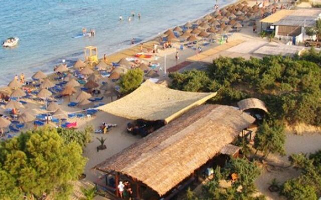 Surfing Beach Paros (Village/Camping)