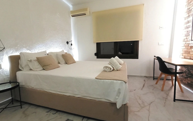 Salonikiou Beach Deluxe Apartments