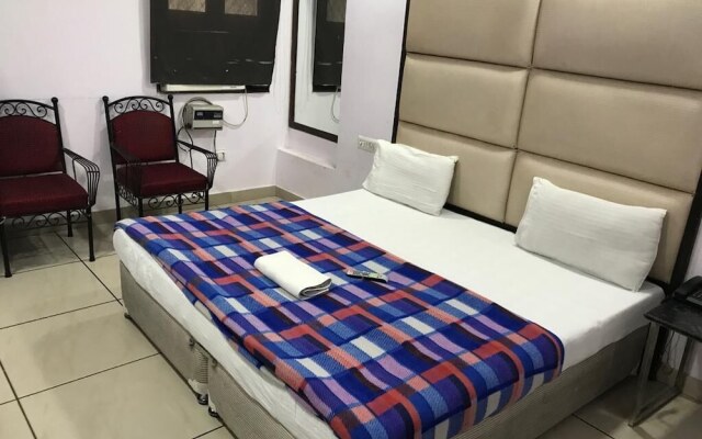 ADB ROOMS Hotel Saya Deluxe