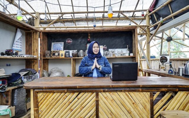 OYO Homes 90914 Eco Tourism Desa Cipada Bukit Senyum Homestay Syariah