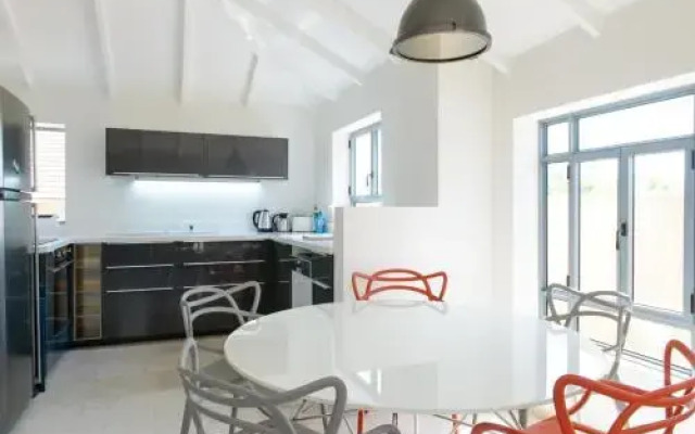 Charming 4BR TownHouse in Neve Tsedek by HolyGuest