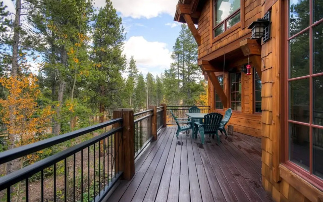 Hatari Lodge 5 Bedroom Home by RedAwning