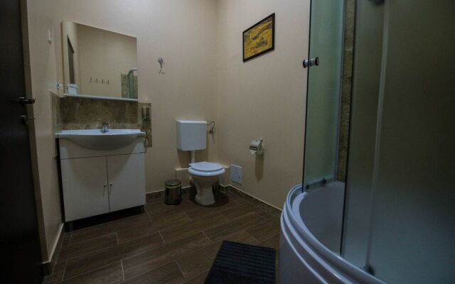 Corner Center Rental