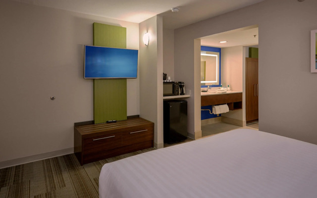 Holiday Inn Express and Suites Pigeon Forge Sevierville by IHG