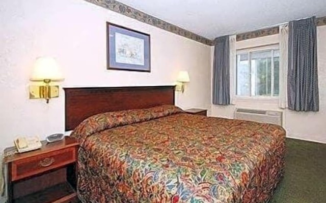 Econo Lodge Conference Center