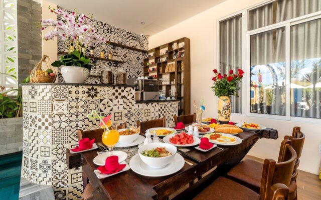 Golden Walls Homestay