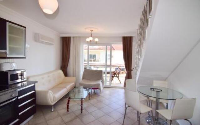 Sunset Beach Club Aqualettings Lighthouse 33