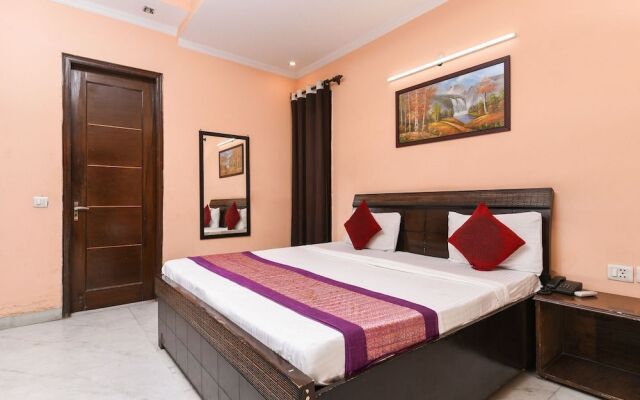 OYO 8534 Paradise Inn DEL728