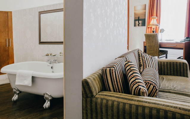 CBH The Sun Hotel and Bar
