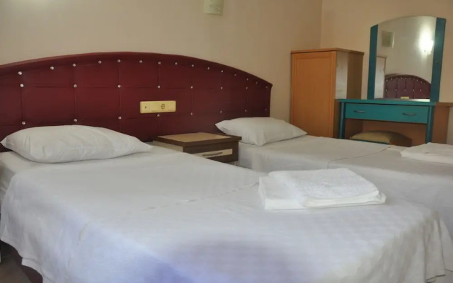 Basil's Apart Hotel
