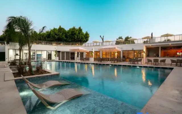 Prive Suite Side & Spa - Adults Only 16 Plus