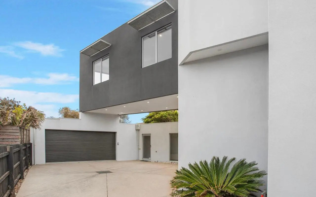 Mornington Esplanade Beachfront & SPA by Rss