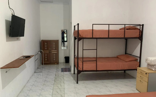 Recharge Cafe & Garasi Homestay