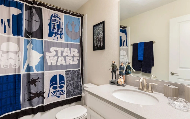 Luxe Champion's Gate Home w/ Pool, Spa, Gameroom