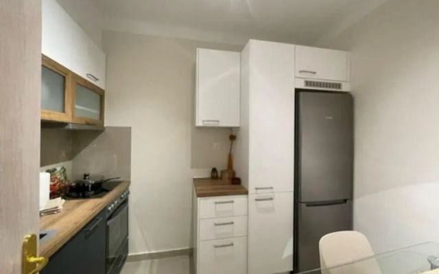 Crimson Suite: 1-Bedroom Apartment In Thessaloniki