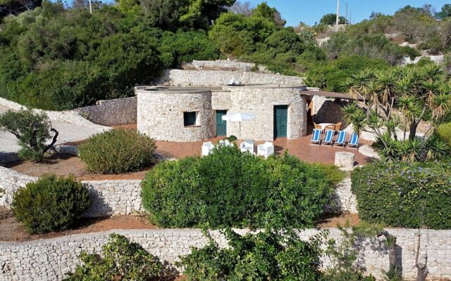 Villa Agapanto - Trullo Anthos con Vista Mare e Giardino Privato