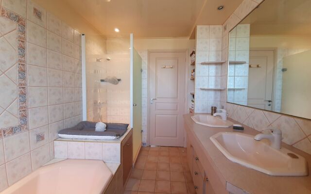 Spacious Villa in Languedoc-Roussillon with private Swimming Pool