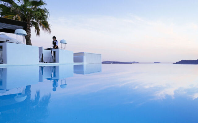 Kirini Suites & Spa Hotel