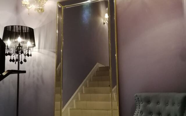 1 Day Car Hotel Station 18