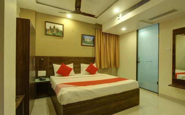 OYO 26698 Hotel Shringar Palace