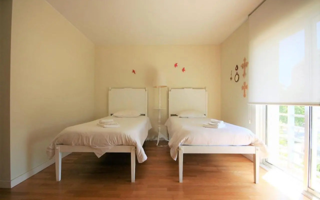 Modern Apartment in Luxurious Condominium