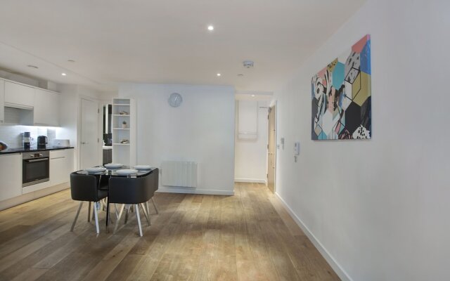 2-bed Apartment, Sleeps 4, Free Parking