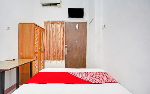 OYO 90790 Royale Nias