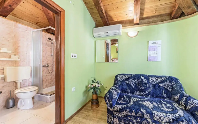 Stunning Home in Kanfanar With Wifi