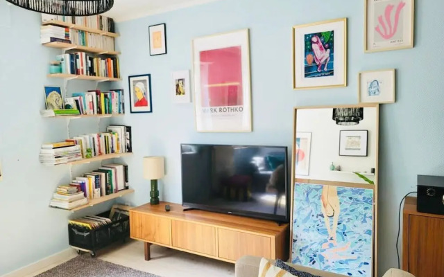 Large 2 bedrooms house with parking