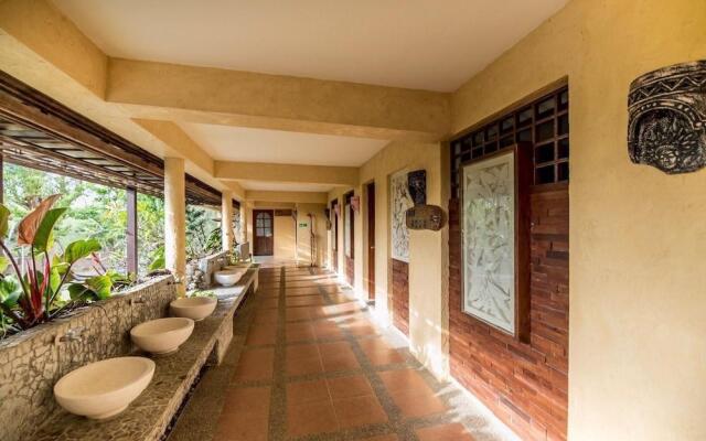 Whales Mountain & Seaview Resort