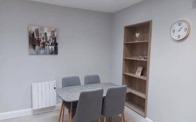 4 Eyre Square Lane