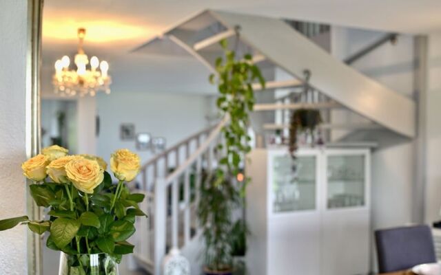 Stunning 6-bed Villa in Etoy
