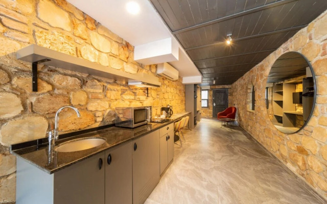 Marvelous Studio Hotel Room Near Hadrian s Gate