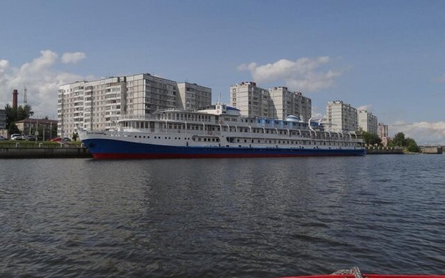 Hotel-ship Petr Pervyi