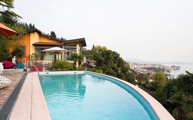 Luxury Italian Lakes Villa With Private Pool, Gym, Bbq, Wifi, Lake Views