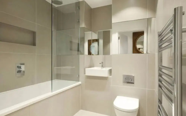 Modern 1 Bedroom Apartment in West London