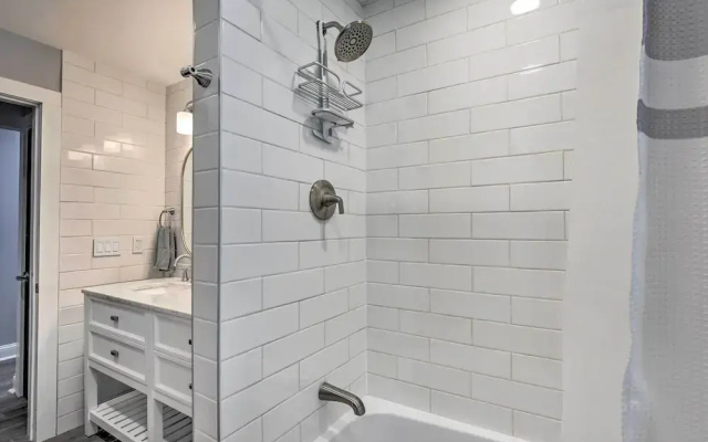 Modern Middletown Retreat, Minutes to Downtown!