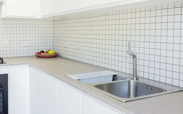 Mid-Century Modern Style 1BD with Garden