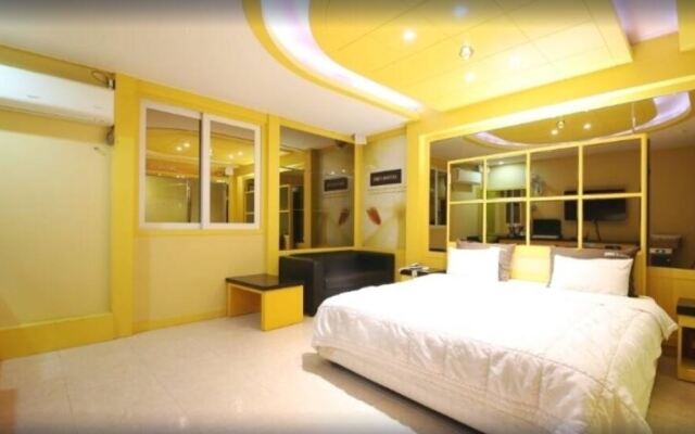 2NE1 Hotel