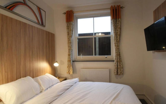 OYO Greenleafe Hotel