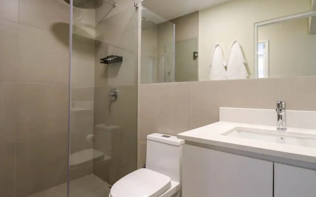 w Glorious 2BR w Perfect Balcony Near Kennedy Park