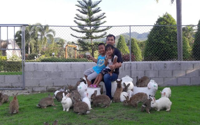 Tanaosri & Creekside Resort