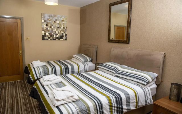 Nomi Rooms & Restaurant