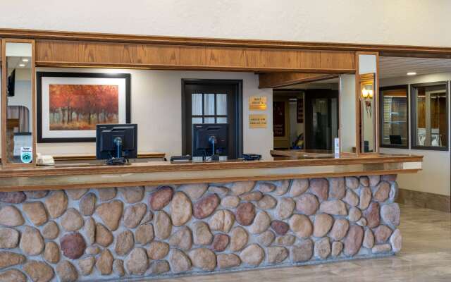 Ramada by Wyndham Thunder Bay Airlane Hotel