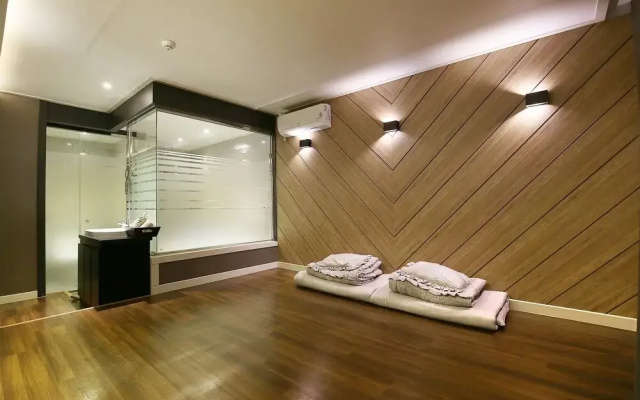 Modern Hotel