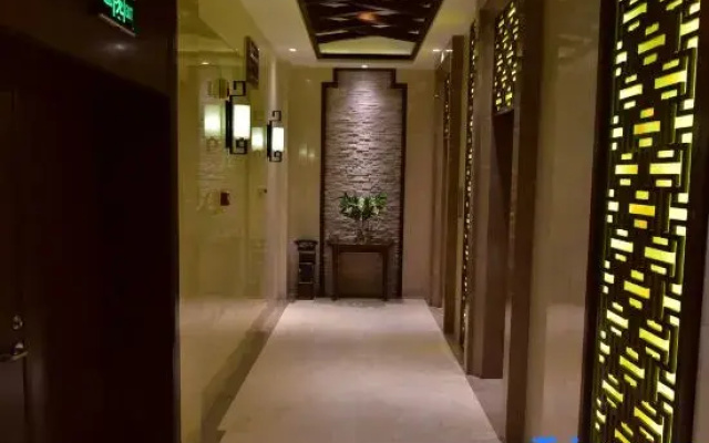 West Holiday Hotel