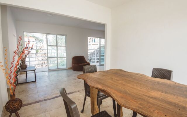 The Rock House Hostel - Adults Only