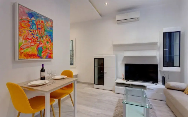 Modern Apartment Near the Promenade