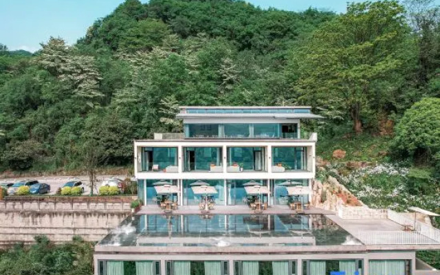 Mount Qingcheng · Moon Close to People Cliff Private Hot Spring Boutique Stay – Outside – Chengdu
