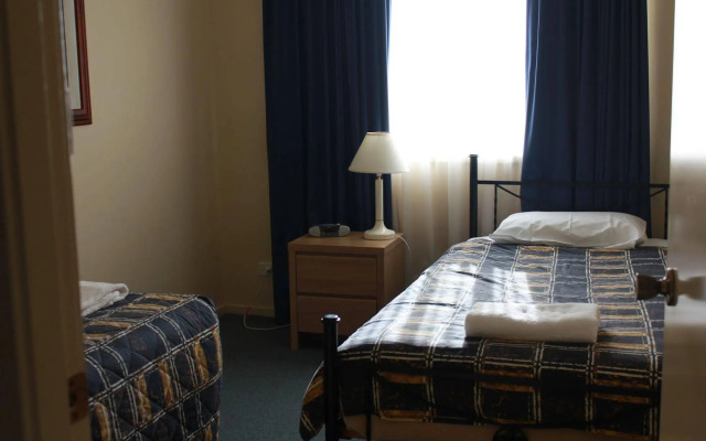 Mid City Motor Inn
